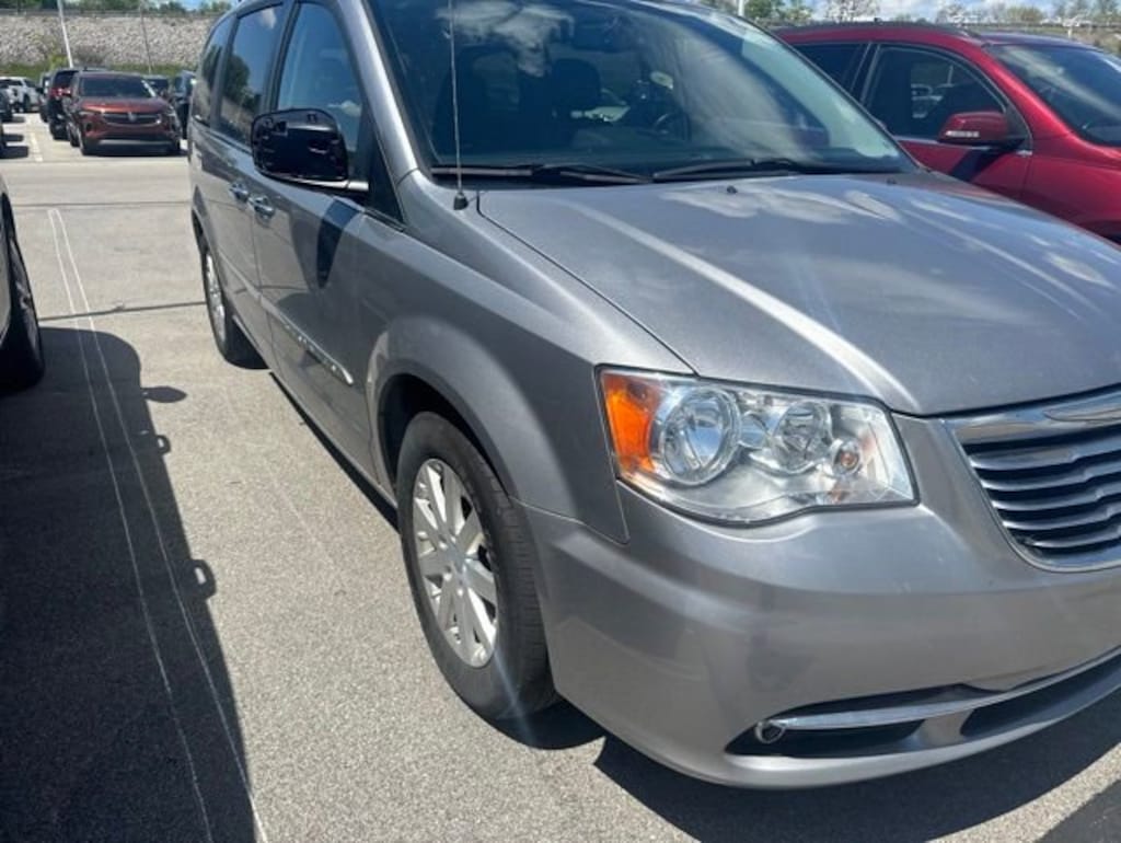 Used 2016 Chrysler Town & Country Touring
