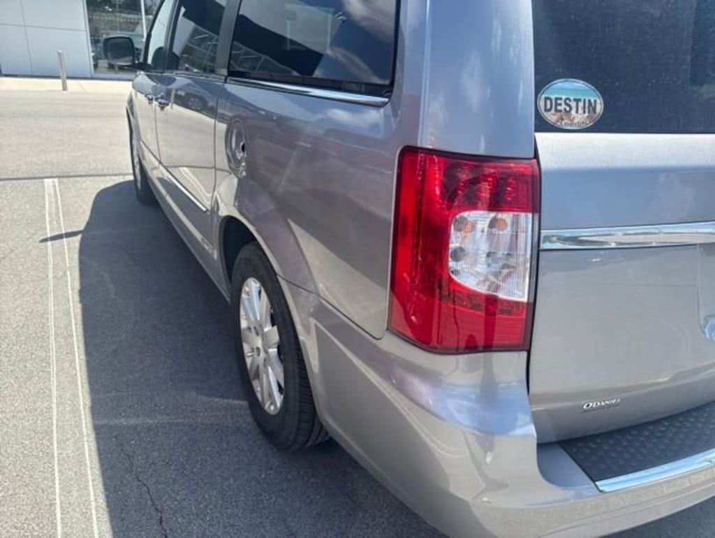 Used 2016 Chrysler Town & Country Touring