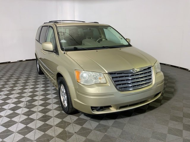 2010 Chrysler Town & Country Touring photo 3