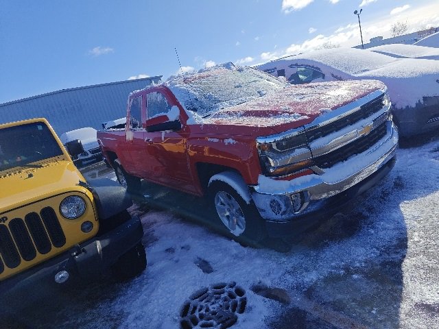 2017 Chevrolet Silverado 1500 LT photo 3