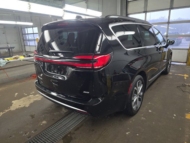 Used 2024 Chrysler Pacifica Pinnacle