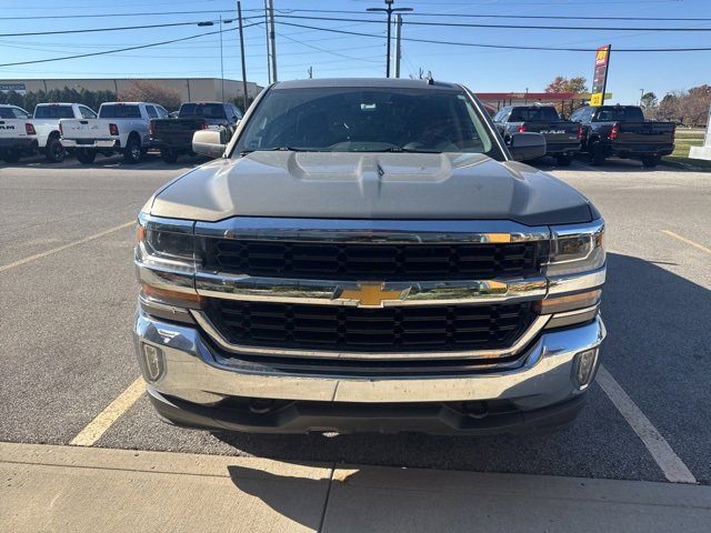 2017 Chevrolet Silverado 1500 LT photo 2