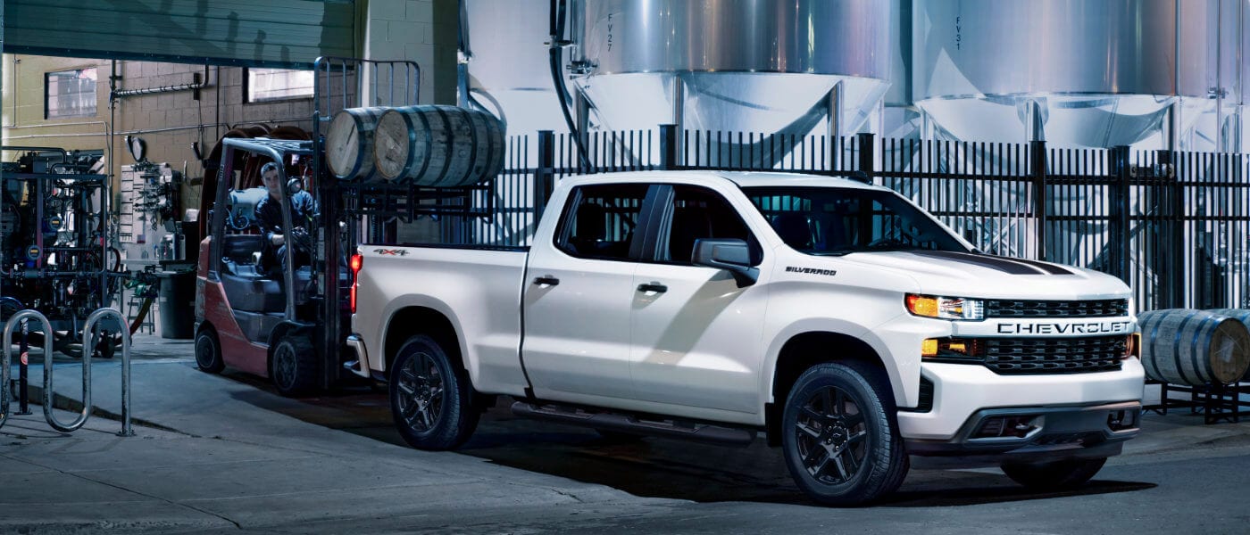 2025 Chevy Silverado 1500 loading cargo into bed