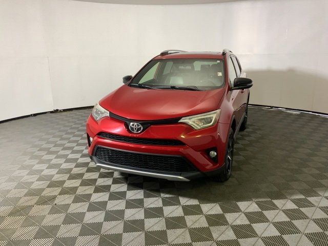 2016 Toyota RAV4 SE photo 2