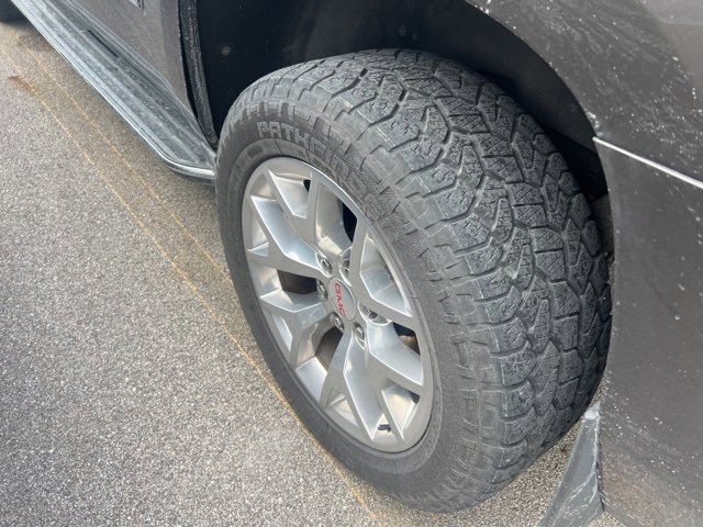 2019 Gmc Yukon SLT photo 4