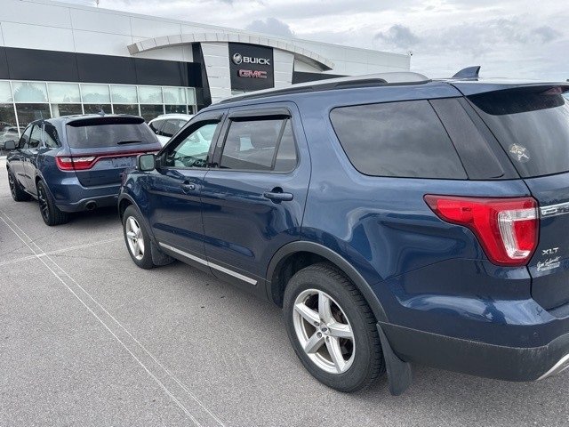 2016 Ford Explorer XLT photo 3
