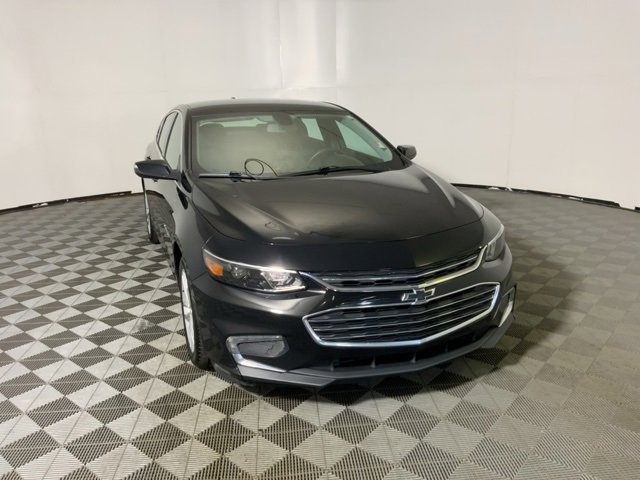 2017 Chevrolet Malibu 1LT photo 3