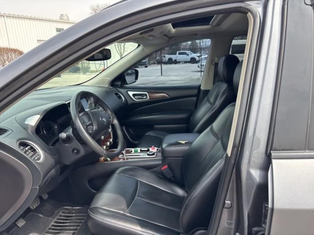 Used 2017 Nissan Pathfinder Platinum