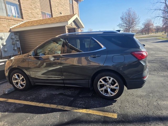 2018 Chevrolet Equinox LT photo 2