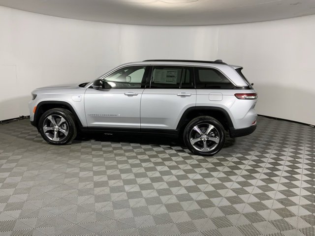 2024 Jeep Cherokee Limited 4xe photo 2