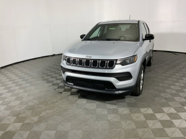 2024 Jeep Compass Sport photo 2