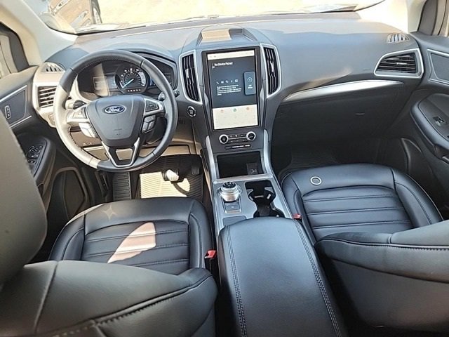 2022 Ford Edge SEL photo 2
