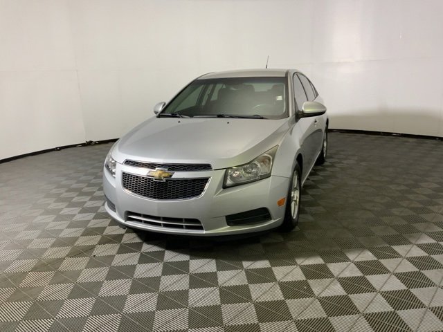 2014 Chevrolet Cruze photo 2