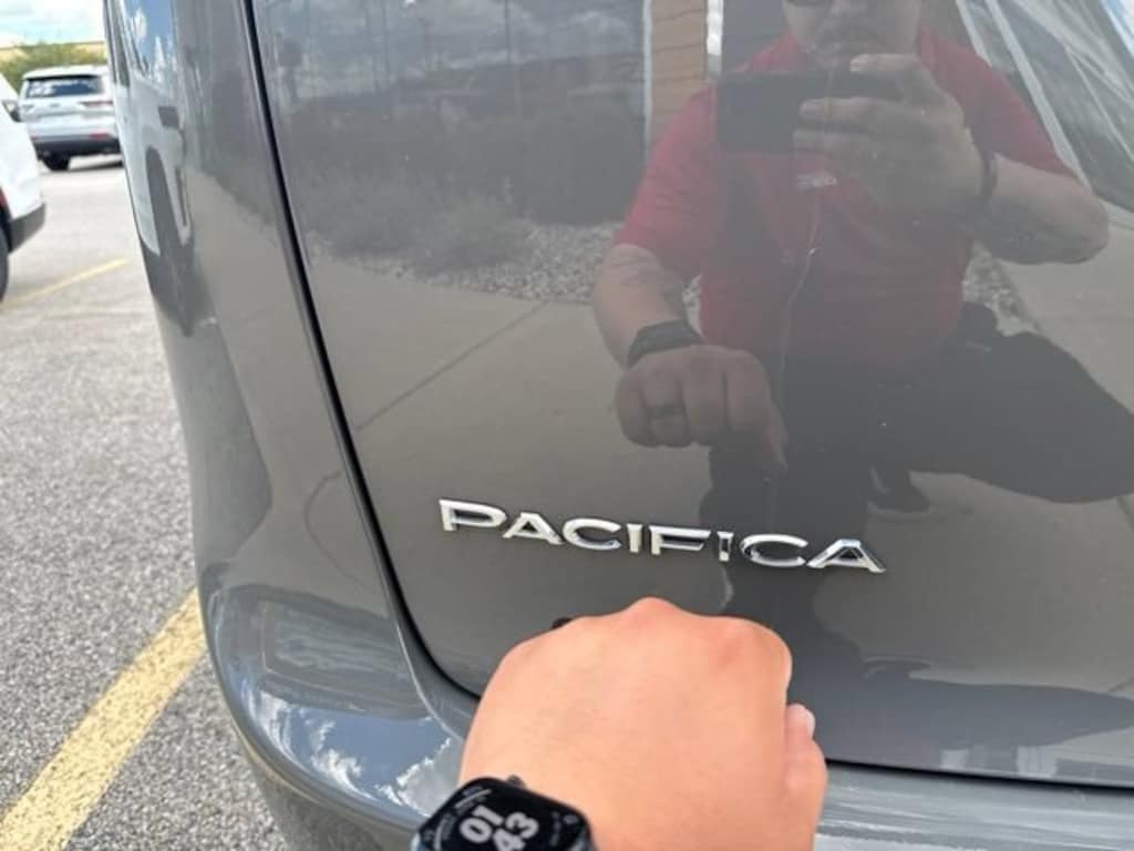 Used 2022 Chrysler Pacifica Touring L