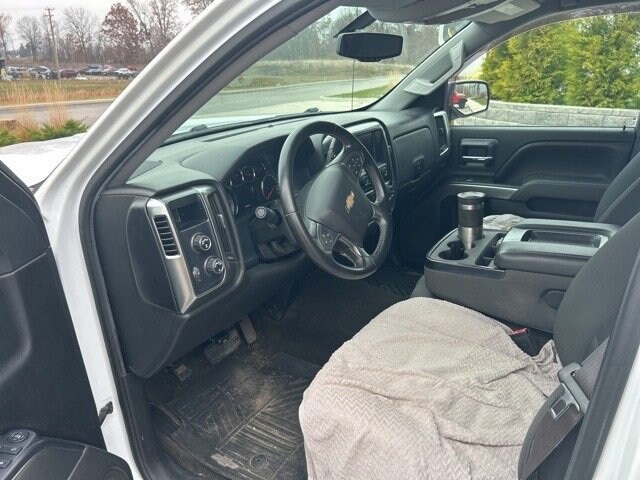 2017 Chevrolet Silverado 1500 LT photo 2