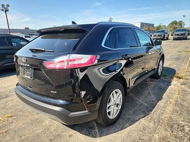 2022 Ford Edge SEL photo 4