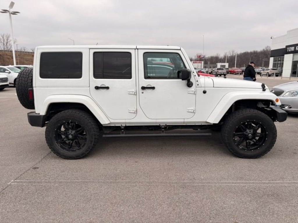 Used 2016 Jeep Wrangler Unlimited Sahara