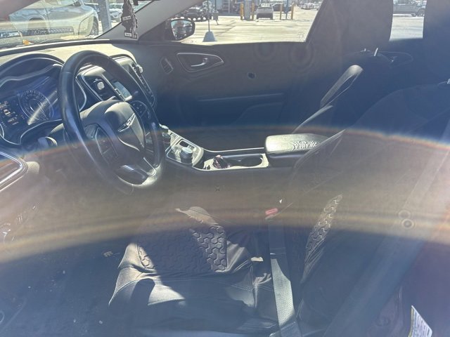 2015 Chrysler 200 Limited photo 3