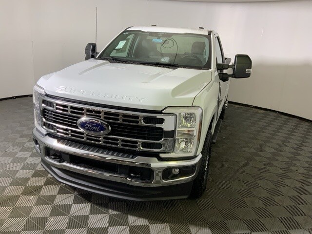 2025 Ford F-350 XLT photo 3