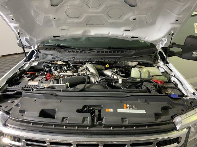 2025 Ford F-550 Super Duty Chassis Cab XLT - Photo 26