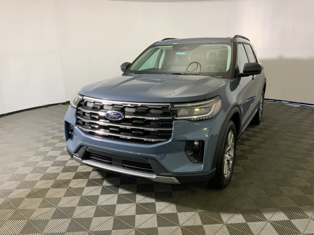 2025 Ford Explorer photo 3
