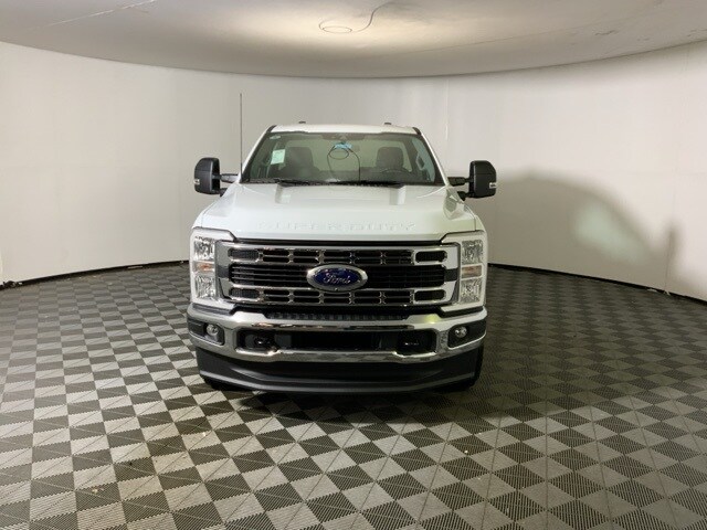 2025 Ford F-350 XLT photo 2