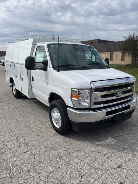  Ford E-350 Cutaway