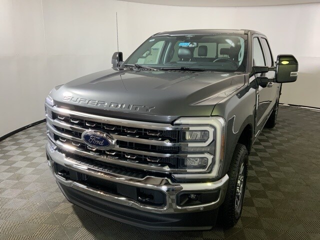 2025 Ford F-250 Lariat photo 3