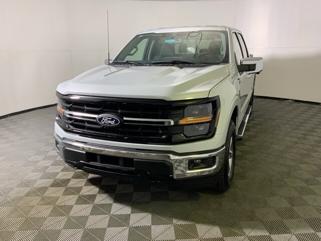2025 Ford F-150 XLT photo 2