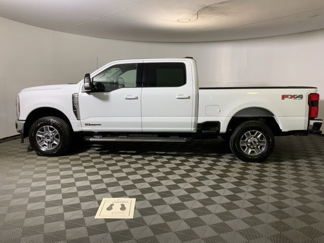 2026 Ford F-250 Lariat photo 3