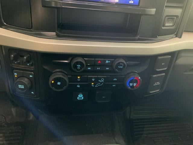 2025 Ford F-550 Super Duty Chassis Cab XLT - Photo 19