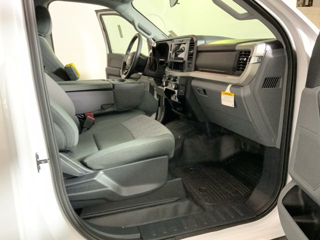 2025 Ford F-550 Super Duty Chassis Cab XLT - Photo 21