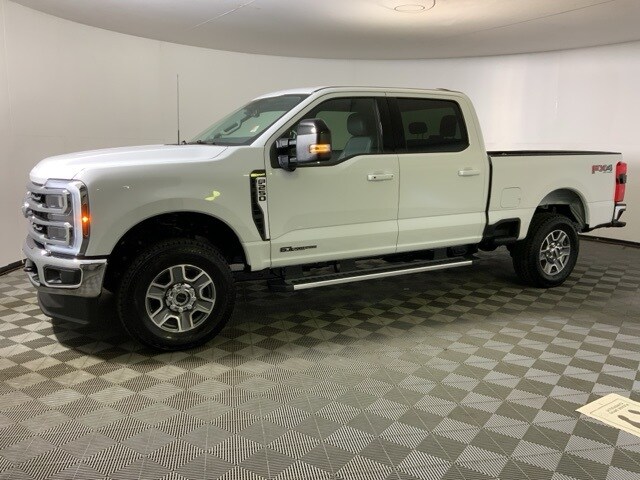 2026 Ford F-250 Lariat photo 2