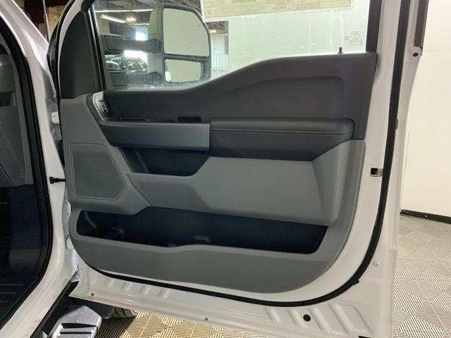 2025 Ford F-550 Super Duty Chassis Cab XLT - Photo 22