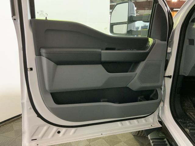 2025 Ford F-550 Super Duty Chassis Cab XLT - Photo 16
