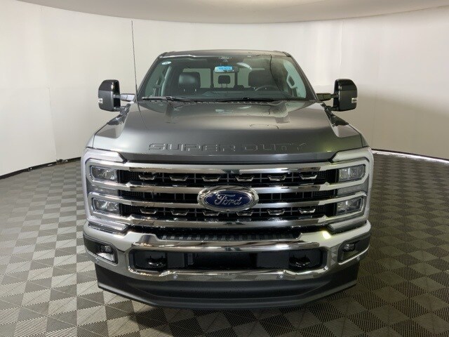 2025 Ford F-250 Lariat photo 2