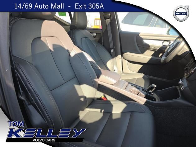 2025 Volvo XC40's photo