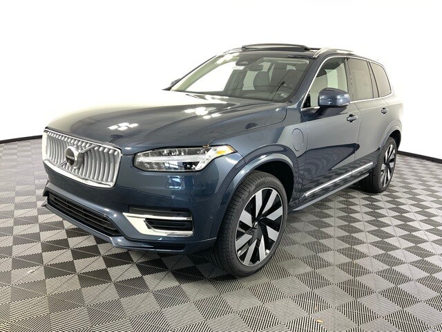 2025 Volvo XC90 T8 Plus photo 3