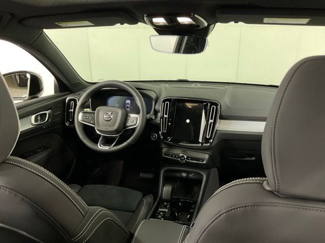 2026 Volvo XC40 Ultra Black Edition - Photo 16