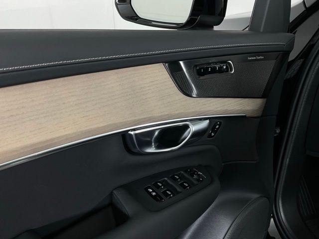 2026 Volvo XC90 Plus - Photo 29