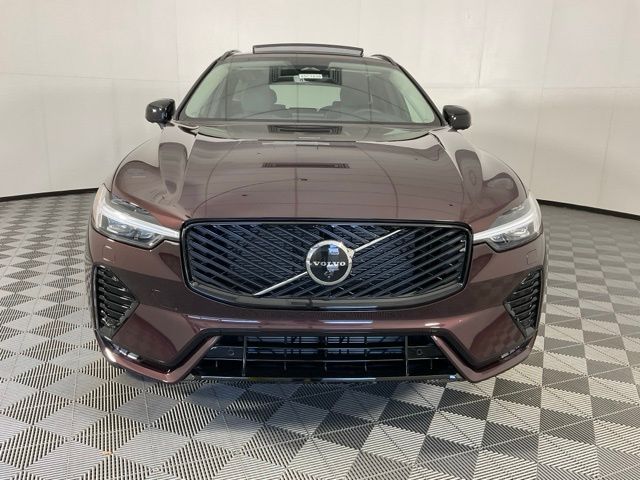 2026 Volvo XC60 B5 Plus photo 2