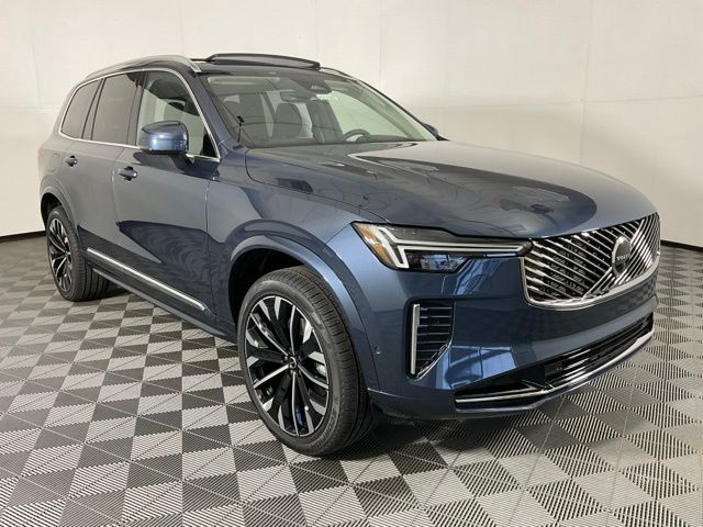 2026 Volvo XC90 B5 Plus photo 3