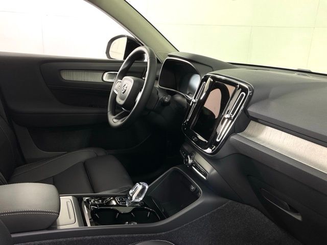 2026 Volvo XC40 Plus - Photo 35