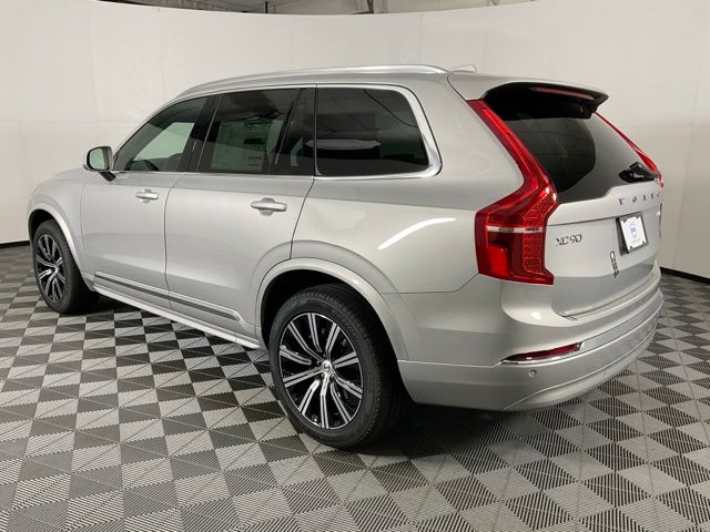 2025 Volvo XC90 B5 Core photo 2
