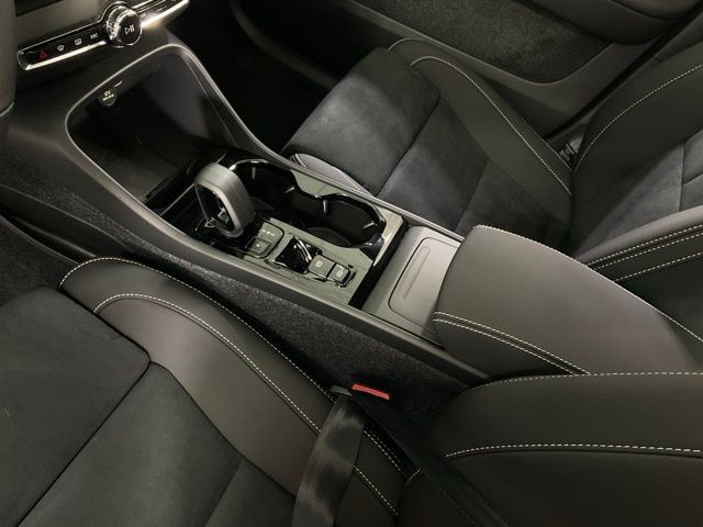 2026 Volvo XC40 Ultra Black Edition - Photo 17