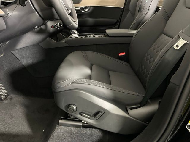 2026 Volvo XC90 Plus - Photo 31