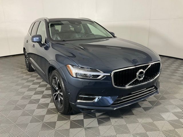 2019 Volvo XC60 Hybrid T8 Momentum photo 3