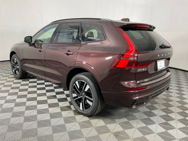 2026 Volvo XC60 B5 Plus photo 4