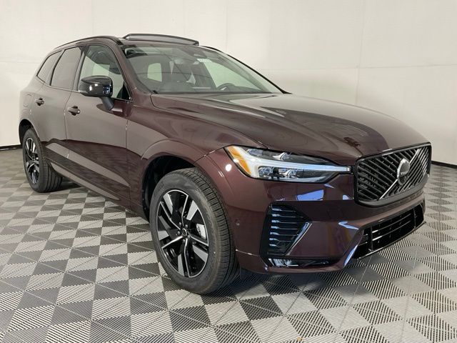 2026 Volvo XC60 B5 Plus photo 3