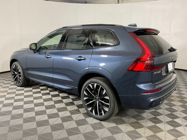 2026 Volvo XC60 B5 photo 4